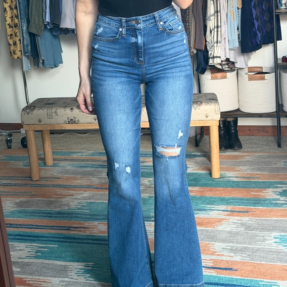 Stylish Blue Flare Jeans for Women - Picture 2 of 7